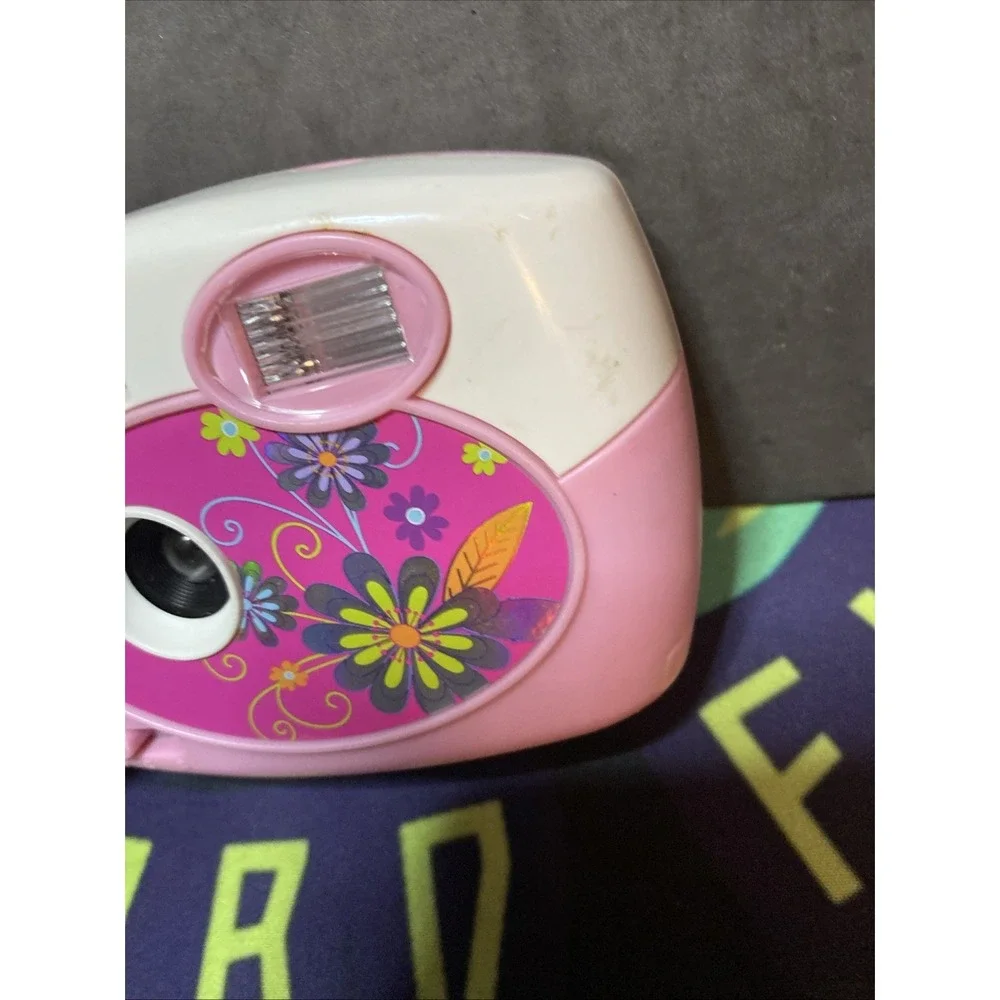 BARBIE POINT AND SHOOT FILM CAMERA WITH FLASH VERY RARE Flowers Untested B1